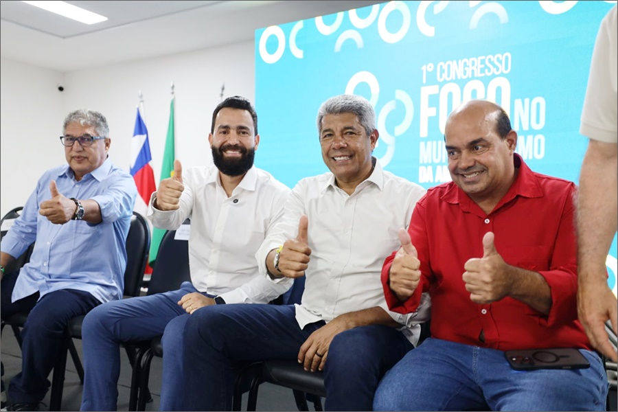Em Itacaré, Jerônimo Rodrigues participa da abertura do 1º Congresso Foco no Municipalismo