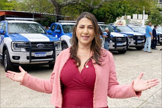 Deputada Cláudia Oliveira destina viatura para Eunápolis e reforça compromisso com a segurança pública