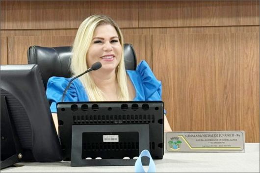 Vereadora Arilma Rodrigues apresenta Projeto de Lei que autoriza uso da Bíblia como material de apoio nas escolas de Eunápolis