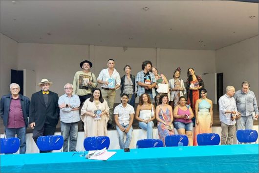 Escritores de Porto Seguro e Eunápolis se reúnem em noite histórica dedicada à literatura do sul da Bahia