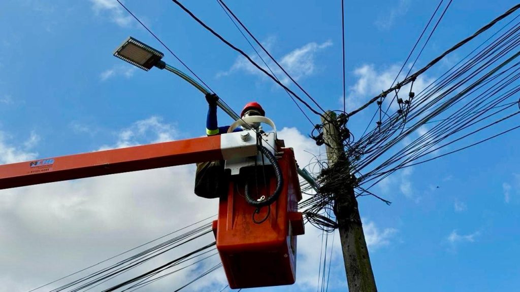 Prefeitura de Eunápolis mantém intensificada ações de iluminação pública e chega ao Bairro Delta Park