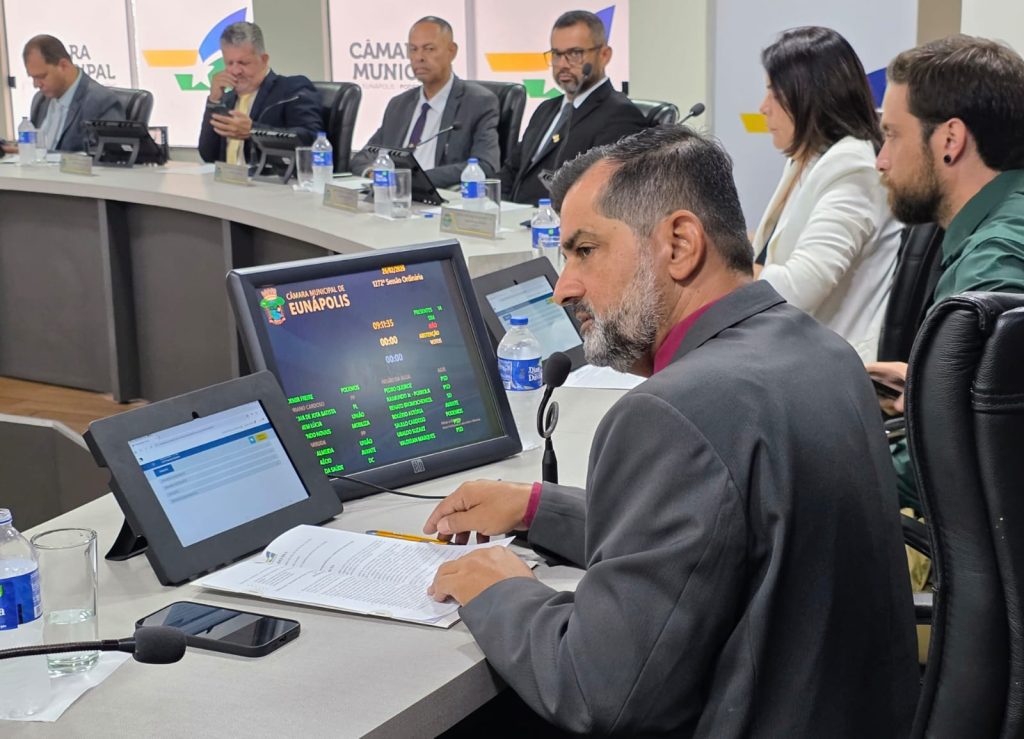 Câmara de Eunápolis abre ano legislativo com debates acalorados