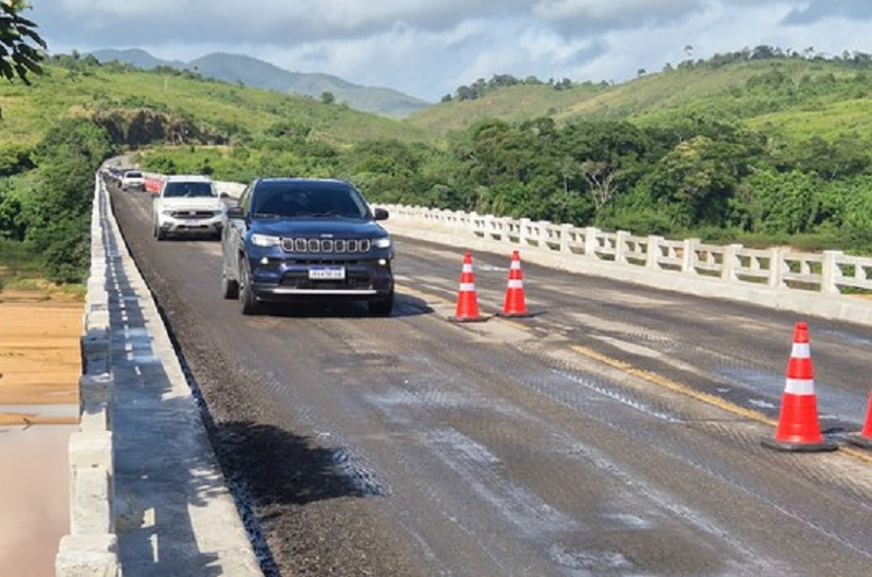 DNIT interdita novamente nesta segunda-feira a ponte sobre o Rio Jequitinhonha para veículos pesados