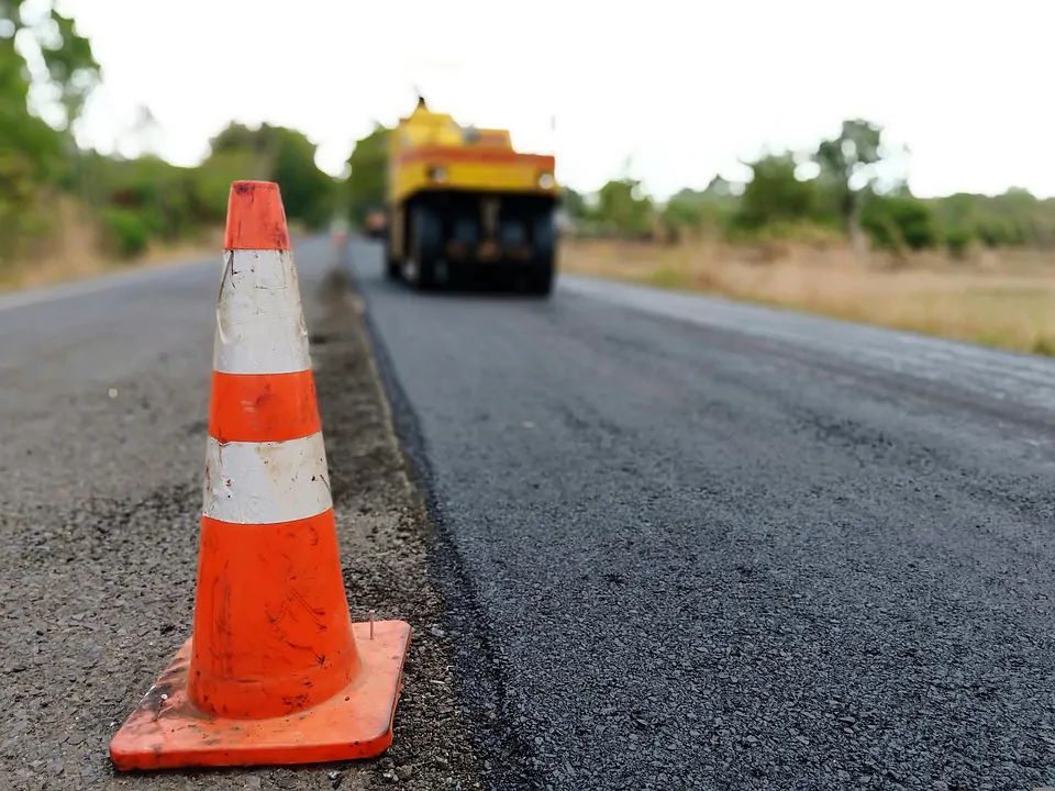 Município de Itagimirim obtém liminar favorável para viabilizar obra de R$ 3,6 milhões em asfalto