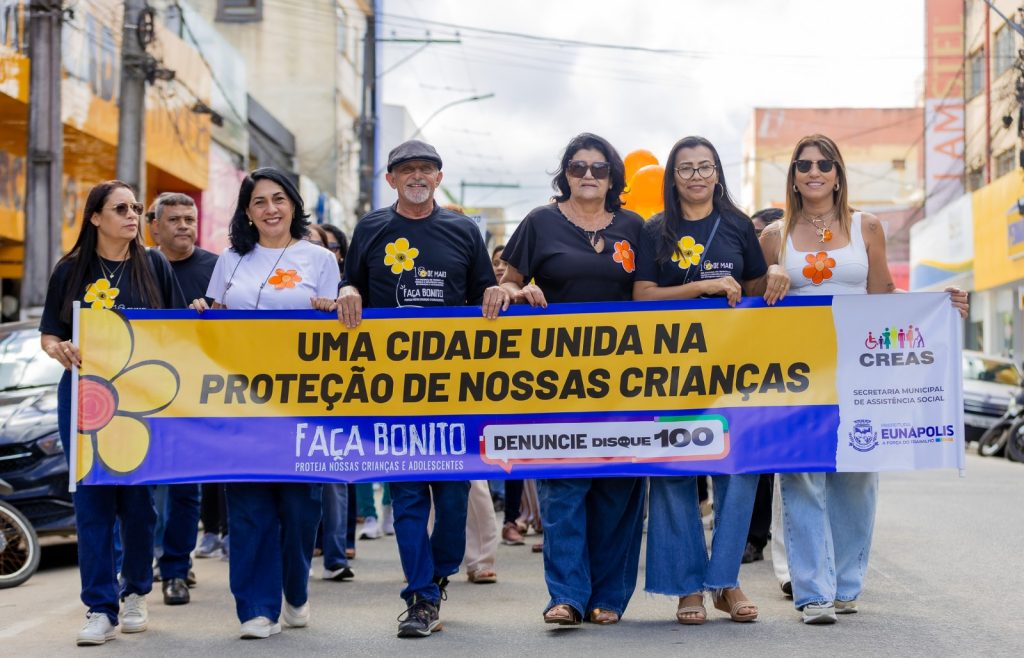 Eunápolis une forças em caminhada de Combate ao Abuso e à Exploração Sexual de Crianças e Adolescentes