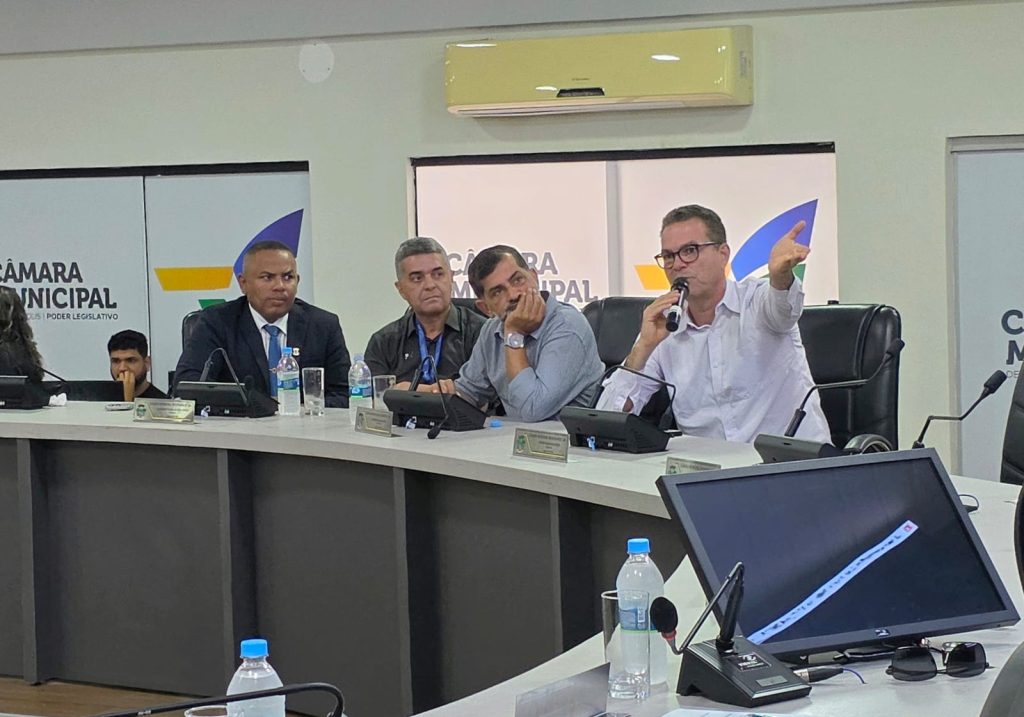 Câmara presta contas dos primeiros 4 meses de 2026 e recebe prestação de contas do Executivo