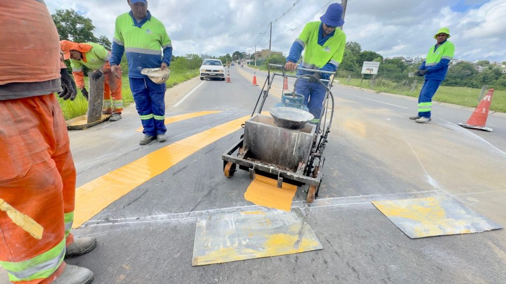 Parceria entre Prefeitura de Eunápolis e Governo do Estado revitaliza sinalização viária da Estrada da Colônia
