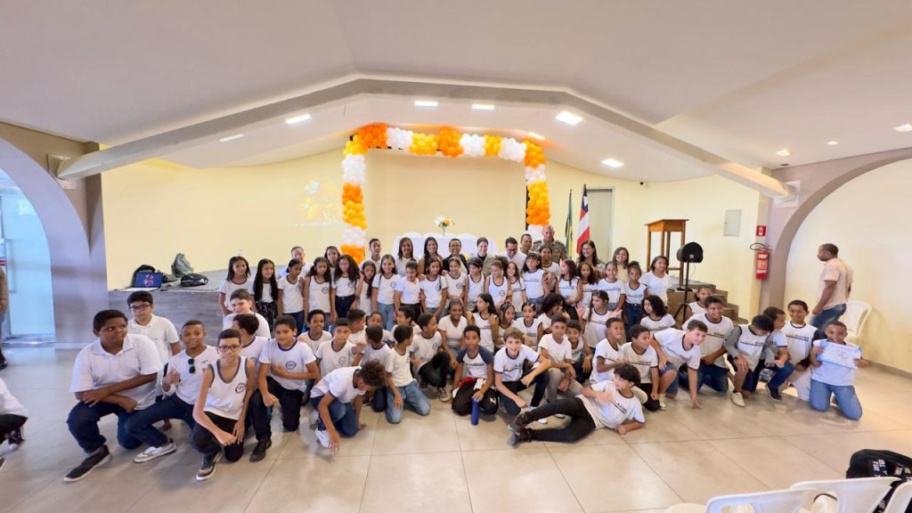 Prefeitura de Eunápolis celebra formatura de mais de cem alunos no PROERD
