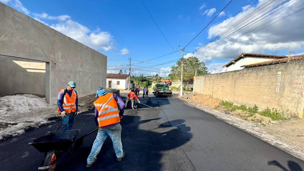 Prefeitura acelera pavimentação no Dinah Borges e Alto da Boa Vista e avança com novas frentes de obras