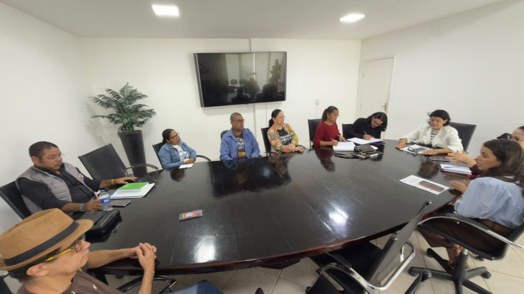 Prefeitura de Eunápolis recebe APLB e mantém diálogo sobre pautas da carreira do Magistério