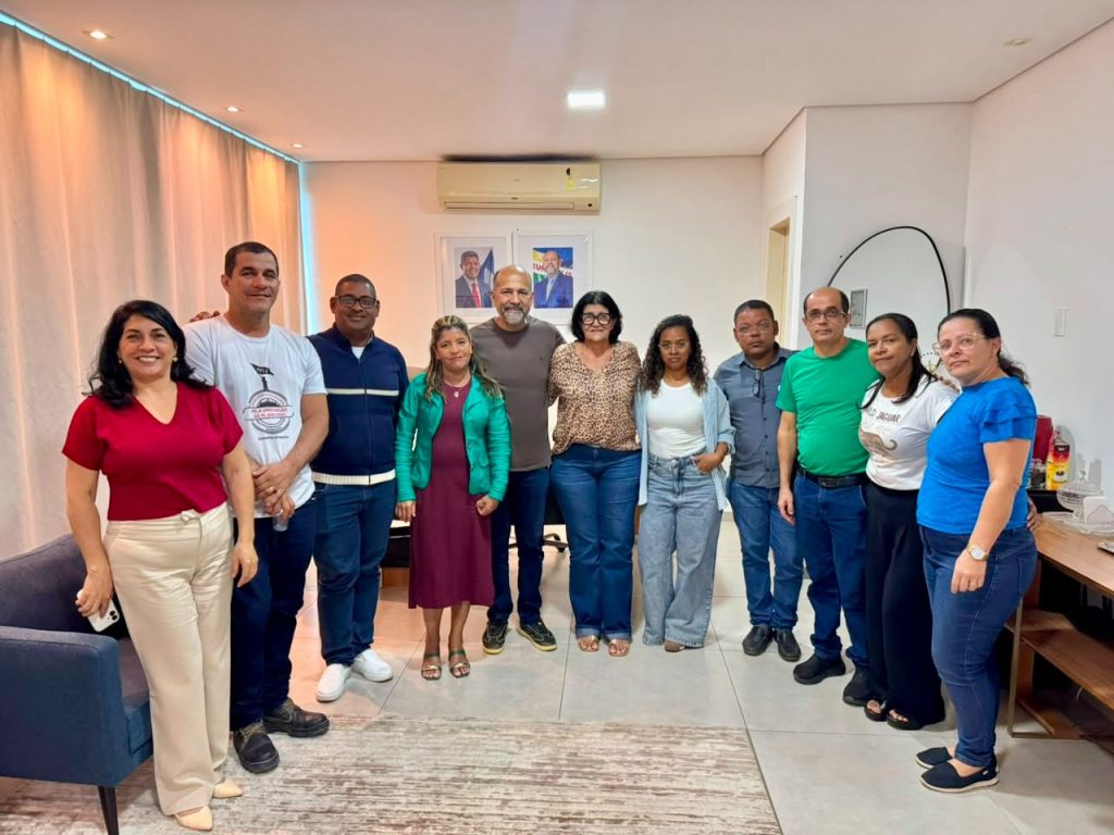 Prefeito Robério Oliveira recebe APLB e apresenta avanços e propostas para valorização dos profissionais da educação