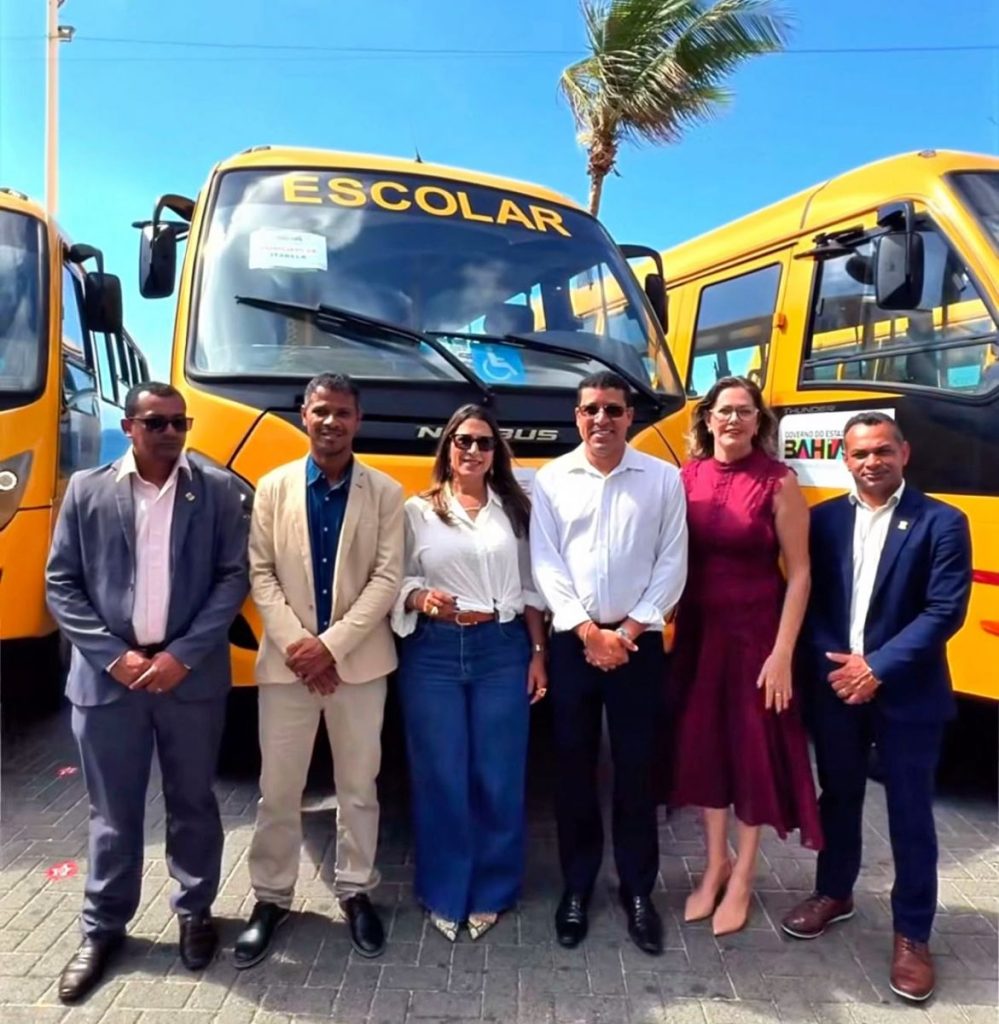 Deputada Cláudia Oliveira viabiliza ônibus escolares para Eunápolis, Itabela e Guaratinga